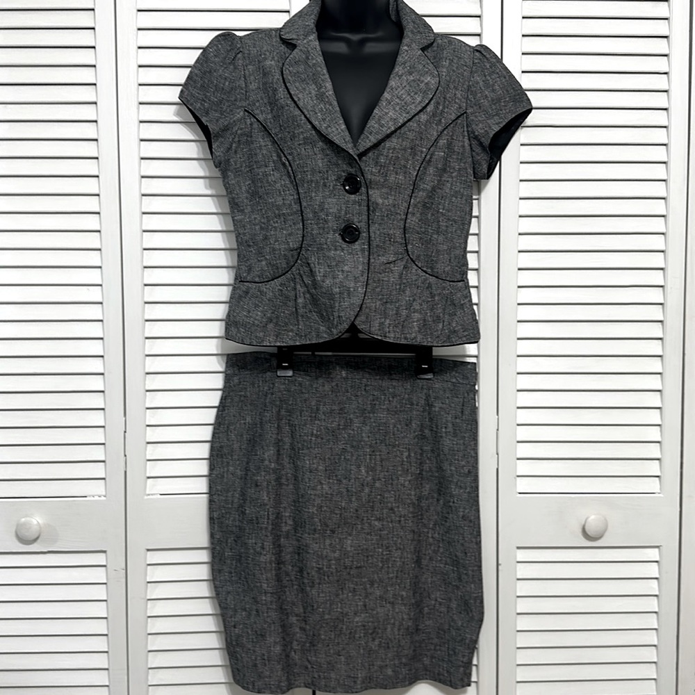 Forever 21 Gray Short Sleeve 2 Piece Vintage Button Blazer & Skirt Suit/ Large